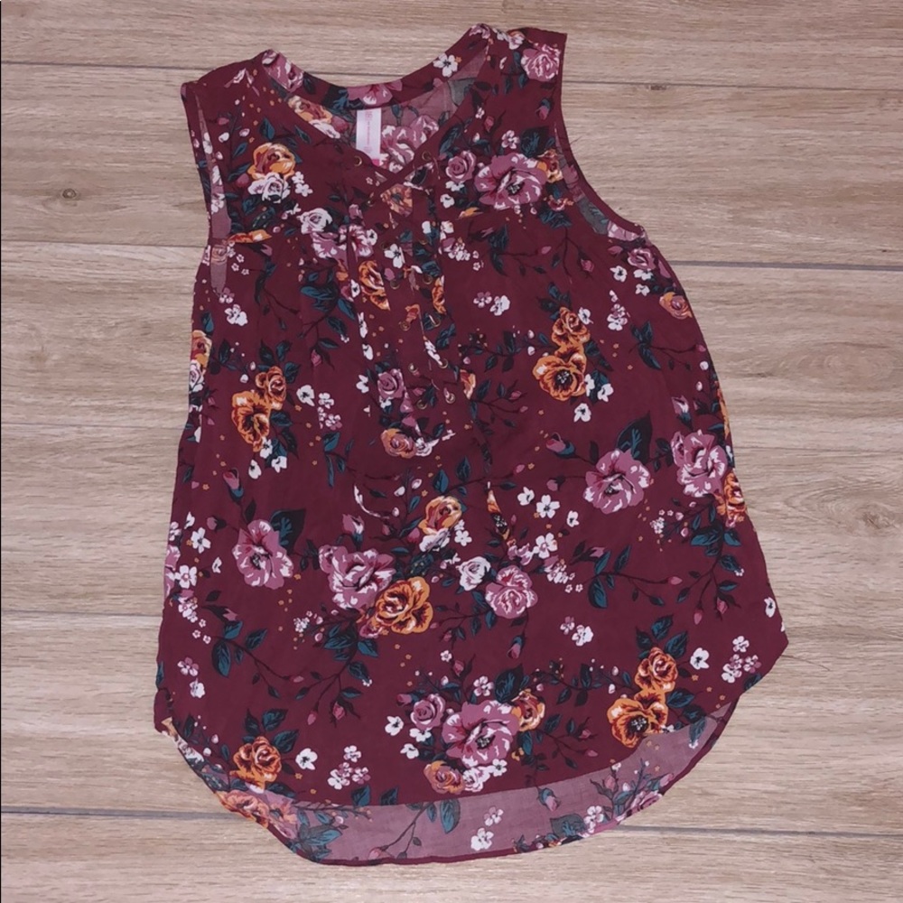 Lace up floral tank top.